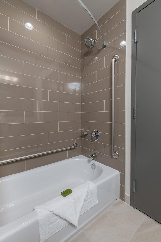 Best Western Plus Chestermere Hotel Eksteriør billede