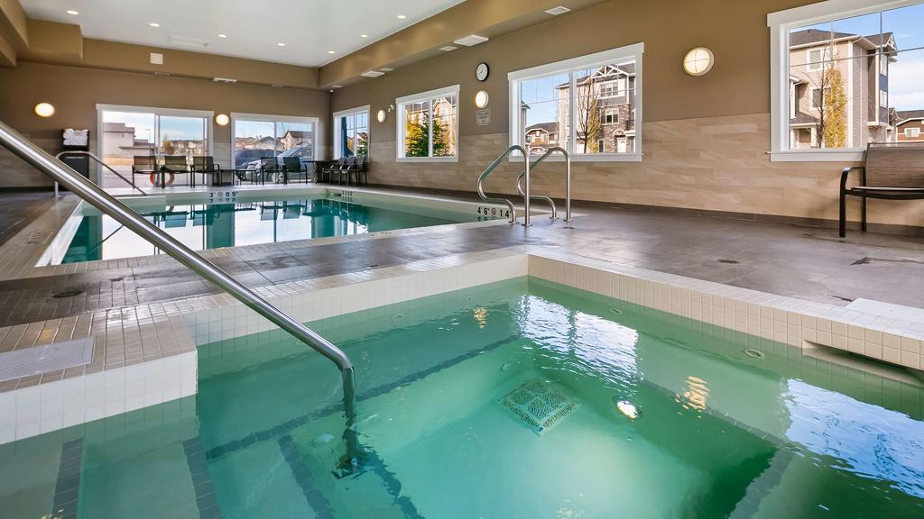 Best Western Plus Chestermere Hotel Eksteriør billede