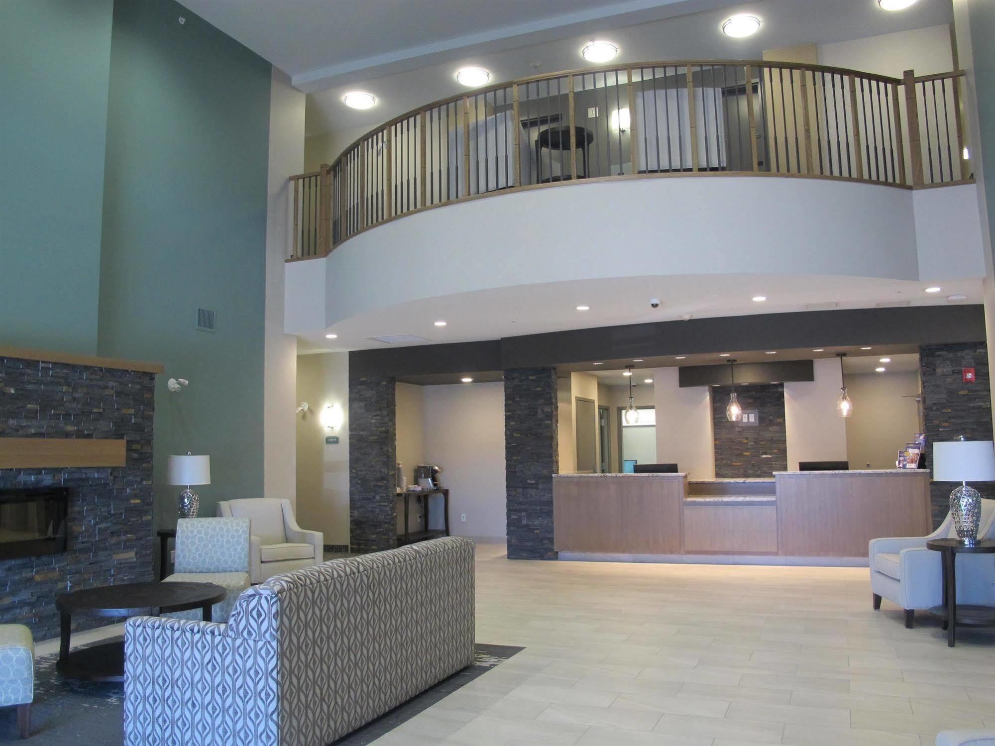 Best Western Plus Chestermere Hotel Eksteriør billede