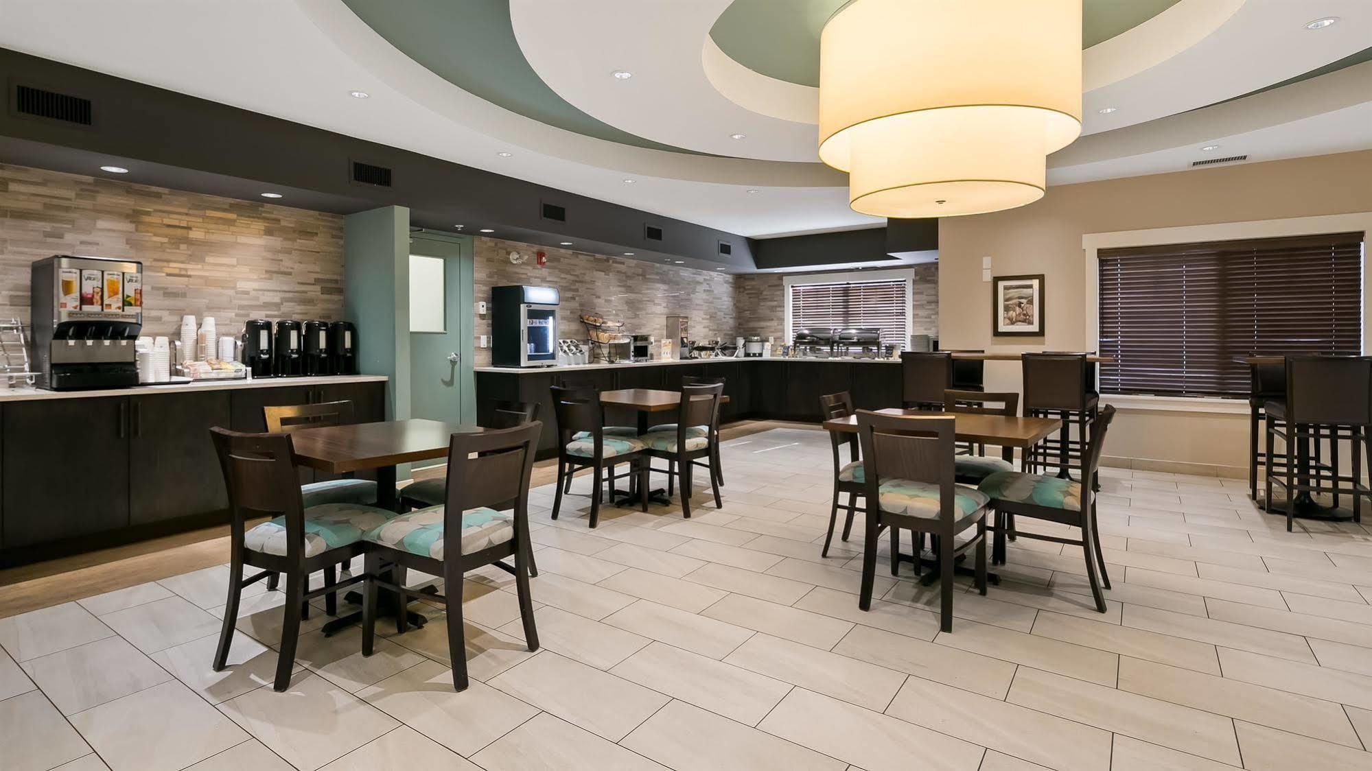 Best Western Plus Chestermere Hotel Eksteriør billede