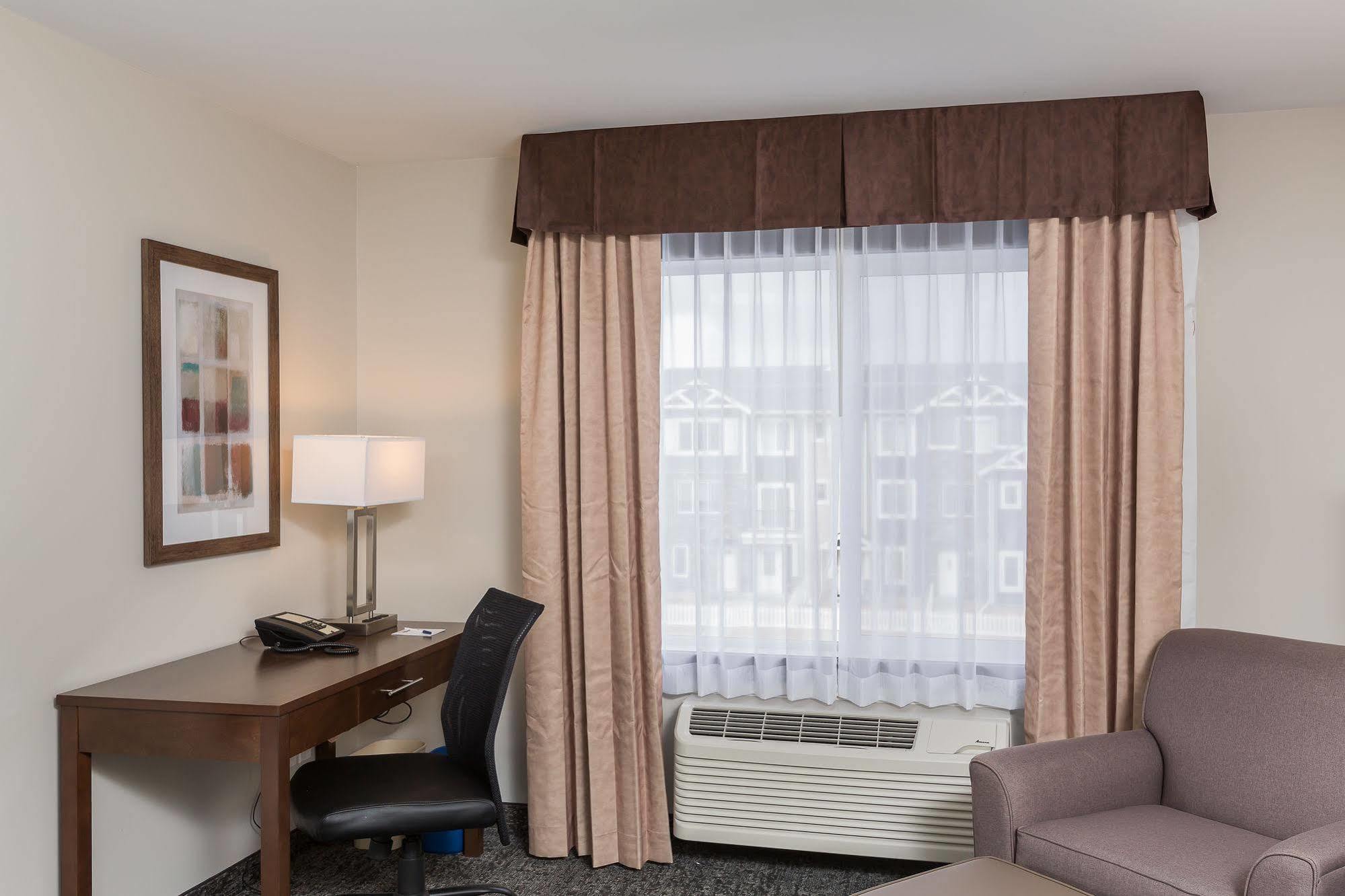 Best Western Plus Chestermere Hotel Eksteriør billede